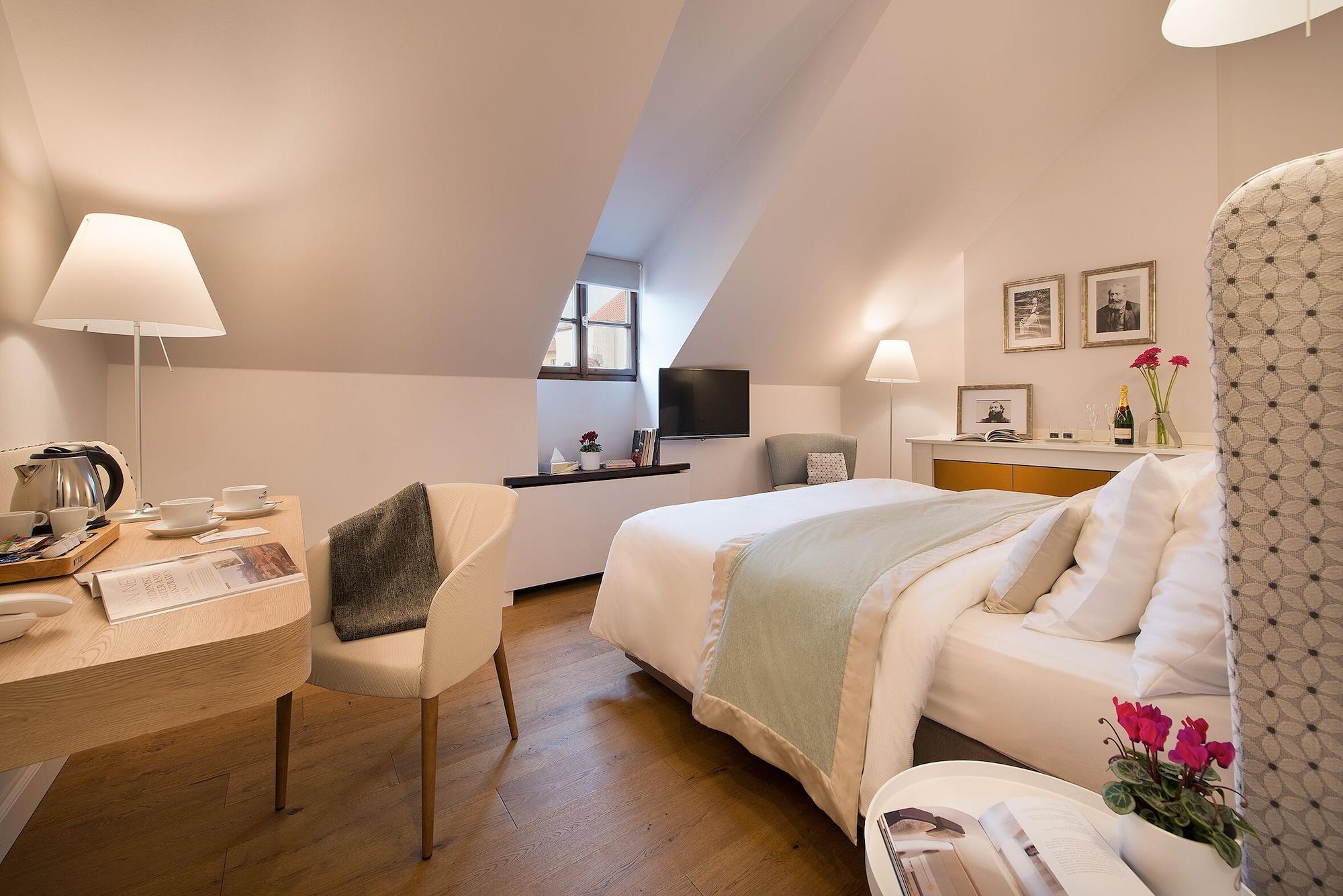 Design Hotel Neruda Praha Bagian luar foto